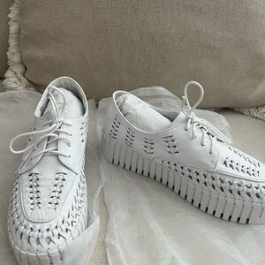 Silent D sneaker